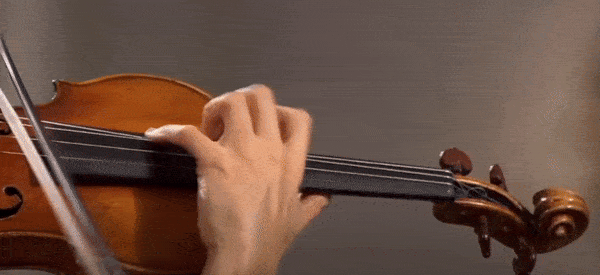 Violinista haciendo vibrato
